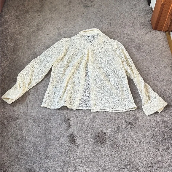 Forever 21 Ivory Floral Lace Button Down Eyelet Top SIZE M - Picture 4 of 8